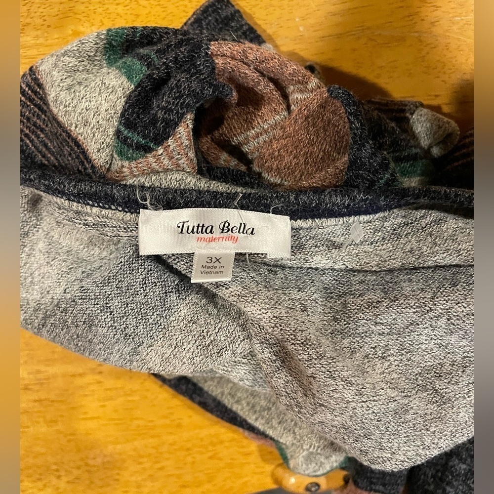 Tutta Bella Maternity Plus Size Top *make offers* - Picture 3 of 8